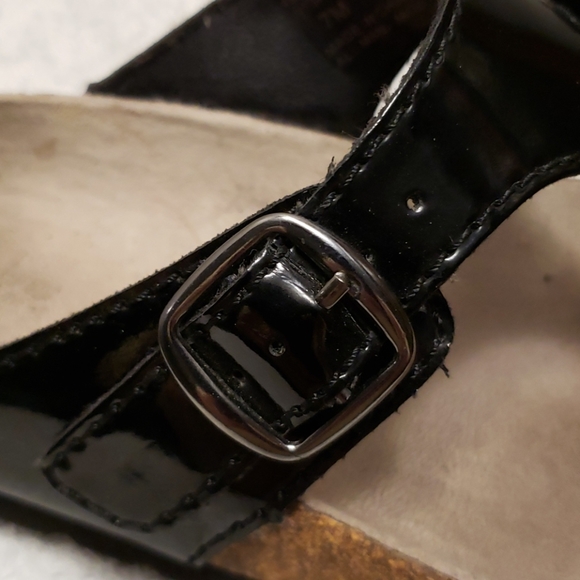 GH Bass & Co black patent thong sandals, 7 - Picture 4 of 8